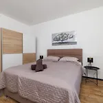 Alenka Apartament *