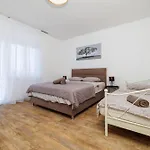 Alenka * Dramalj